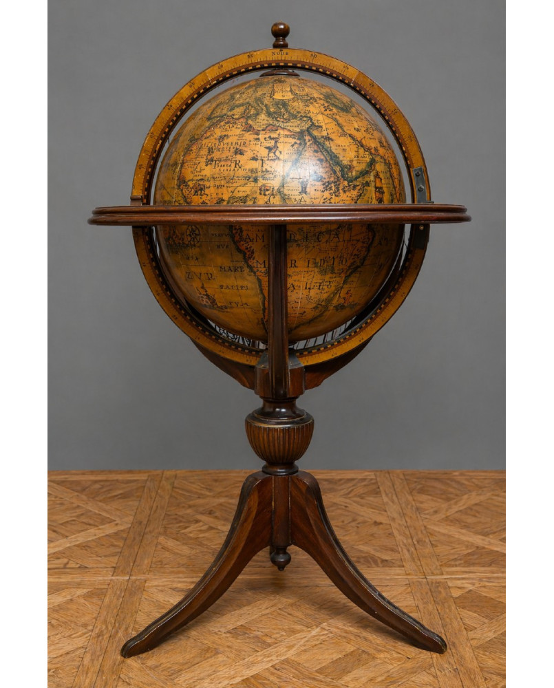 Le village de 58 brocanteurs - Globe terrestre bar ouvrant sur piètement tripode