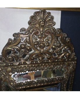 Le village de 58 brocanteurs - Miroir ancien en cuivre repoussé doré – époque Napoléon III