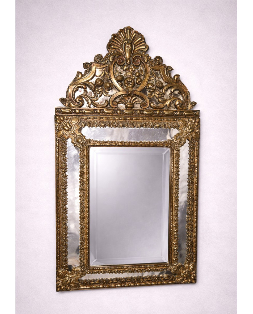 Le village de 58 brocanteurs - Miroir ancien en cuivre repoussé doré – époque Napoléon III