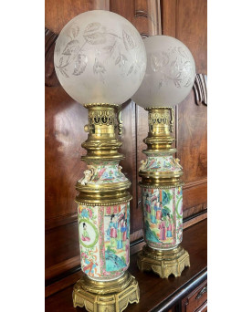 Le village de 58 brocanteurs - Buffet époque Empire en noyer