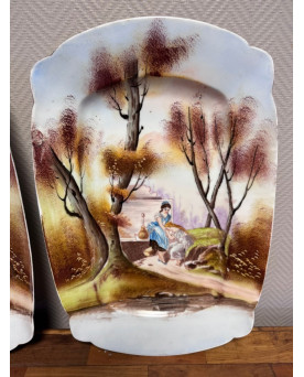 Le village de 58 brocanteurs - Paire de plats en porcelaine – Décor romantique, D&C France, fin XIXe siècle