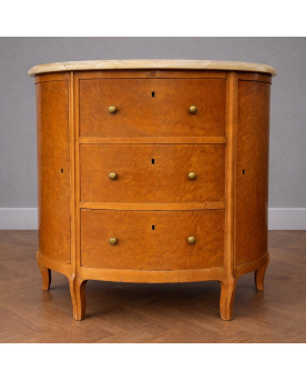 Le village de 58 brocanteurs - Commode demi-lune en loupe avec plateau de marbre – travail de style Louis XV