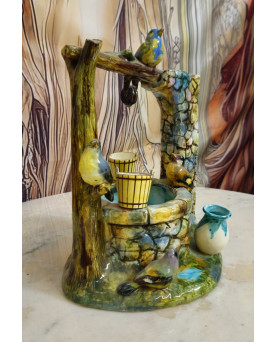 Le village de 58 brocanteurs - Vallauris : céramique décorative figurant un puits aux oiseaux