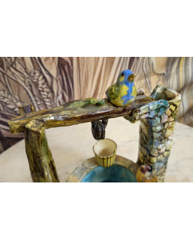 Le village de 58 brocanteurs - Vallauris : céramique décorative figurant un puits aux oiseaux