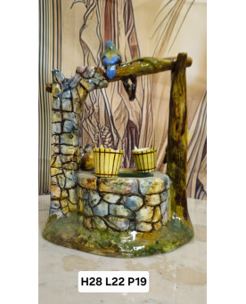 Le village de 58 brocanteurs - Vallauris : céramique décorative figurant un puits aux oiseaux