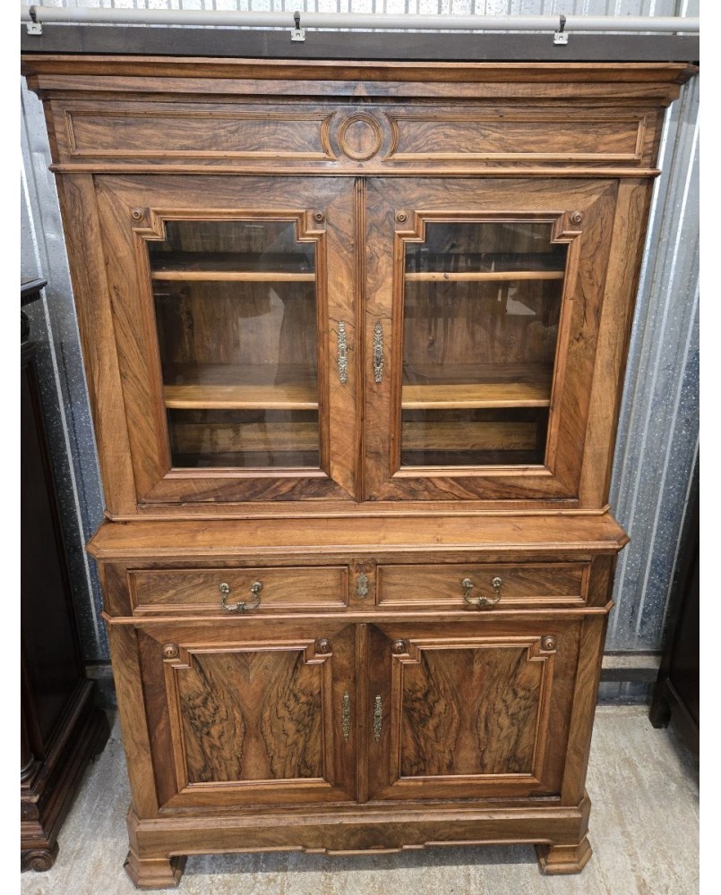 Le village de 58 brocanteurs - Armoire Alsacienne époque Louis XIII en noyer massif
