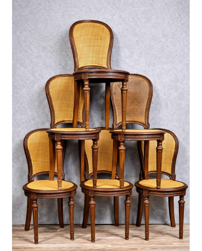 Le village de 58 brocanteurs - Série de 6 chaises dites “raquettes”, de style Louis XVI en acajou