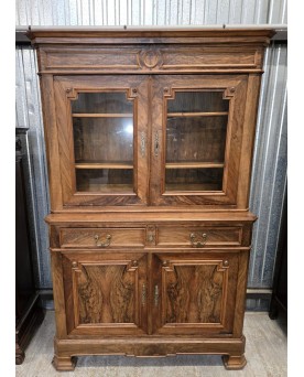 Le village de 58 brocanteurs - Armoire Alsacienne époque Louis XIII en noyer massif