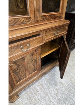Le village de 58 brocanteurs - Armoire Alsacienne époque Louis XIII en noyer massif