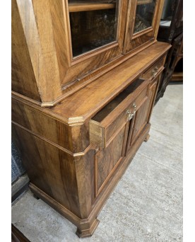 Le village de 58 brocanteurs - buffet bibliothèque époque Louis Philippe en noyer