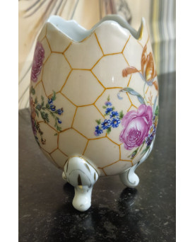 Le village de 58 brocanteurs - Cache-pot en porcelaine de Limoges – décor floral – forme coquille sur pieds