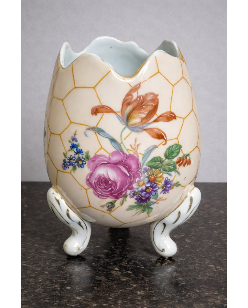 Le village de 58 brocanteurs - Cache-pot en porcelaine de Limoges – décor floral – forme coquille sur pieds