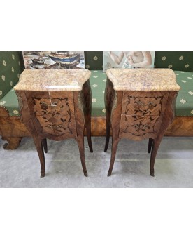 Le village de 58 brocanteurs - paire de tables de nuit style Louis XV en marquéterie