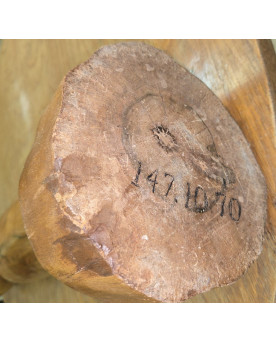 Le village de 58 brocanteurs - Sculpture en bois – femme en prière – signée Gen – H. 78 cm