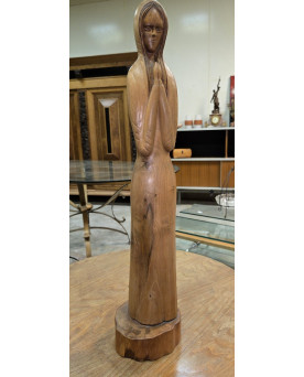 Le village de 58 brocanteurs - Sculpture en bois – femme en prière – signée Gen – H. 78 cm