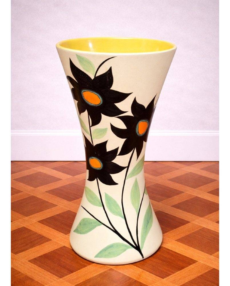 Le village de 58 brocanteurs - Vallauris : Vase en céramique signé G.F. – décor floral stylisé – H. 36 cm