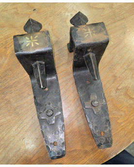 Le village de 58 brocanteurs - Paire d’anciens supports muraux en fer forgé – style médiéval / gothique