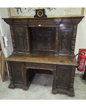 Le village de 58 brocanteurs - bureau style Renaissance en chene entiérement sculpté