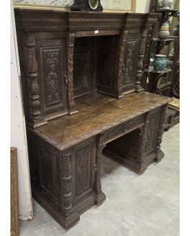 Le village de 58 brocanteurs - bureau style Renaissance en chene entiérement sculpté