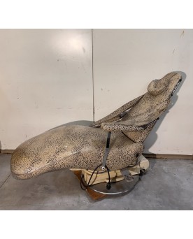 Le village de 58 brocanteurs -Design des années 50 : original fauteuil de barbier ou dentiste