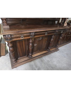Le village de 58 brocanteurs -buffet style Renaissance en noyer