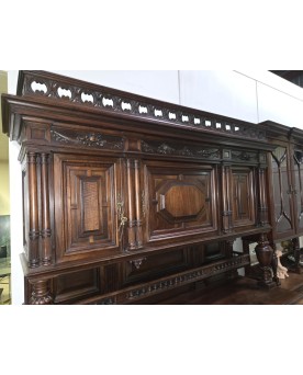 Le village de 58 brocanteurs -buffet style Renaissance en noyer