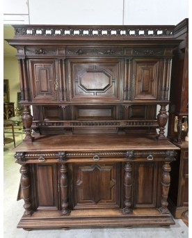 Le village de 58 brocanteurs -buffet style Renaissance en noyer