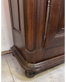 Le village de 58 brocanteurs - Armoire Alsacienne époque Louis XIII en noyer massif