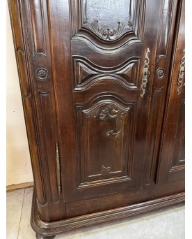 Le village de 58 brocanteurs - Armoire Alsacienne époque Louis XIII en noyer massif
