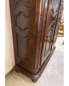Le village de 58 brocanteurs - Armoire Alsacienne époque Louis XIII en noyer massif