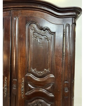 Le village de 58 brocanteurs - Armoire Alsacienne époque Louis XIII en noyer massif