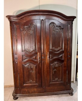 Le village de 58 brocanteurs - Armoire Alsacienne époque Louis XIII en noyer massif