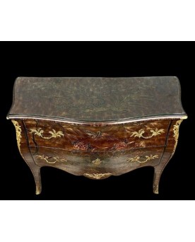 Le village de 58 brocanteurs - Commode sauteuse galbée en laque à décor Chinois époque début XXeme
