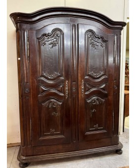 Le village de 58 brocanteurs - Armoire Alsacienne époque Louis XIII en noyer massif