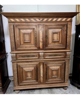 Le village de 58 brocanteurs - Buffet cabinet dit montbelliard époque XVIIIeme en chéne sculpté