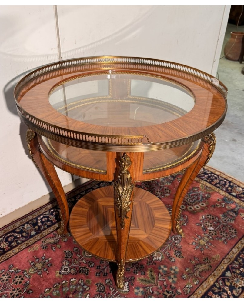 Le village de 58 brocanteurs - Table vitrine style Louis XV en bois de rose et bois de violette