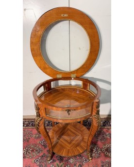 Le village de 58 brocanteurs - Table vitrine style Louis XV en bois de rose et bois de violette