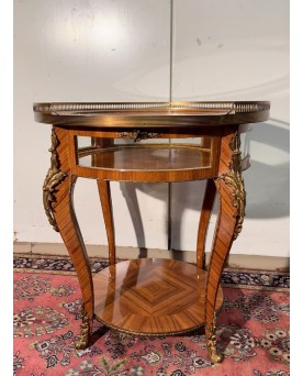 Le village de 58 brocanteurs - Table vitrine style Louis XV en bois de rose et bois de violette
