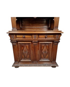 Le village de 58 brocanteurs -  Buffet deux corps style renaissance en noyer massif
