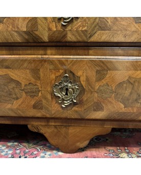 Le village de 58 brocanteurs - Bureau - commode ou commode scriban époque Louis XV en marquéterie