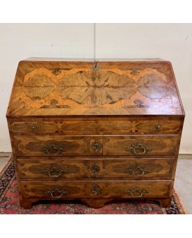 Le village de 58 brocanteurs - Bureau - commode ou commode scriban époque Louis XV en marquéterie
