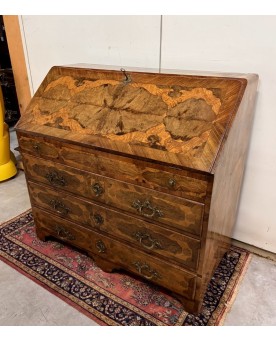 Le village de 58 brocanteurs - Bureau - commode ou commode scriban époque Louis XV en marquéterie