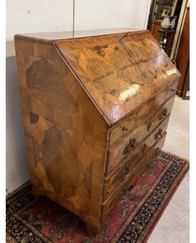 Le village de 58 brocanteurs - Bureau - commode ou commode scriban époque Louis XV en marquéterie