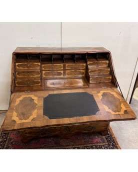 Le village de 58 brocanteurs - Bureau - commode ou commode scriban époque Louis XV en marquéterie