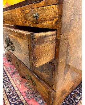 Le village de 58 brocanteurs - Bureau - commode ou commode scriban époque Louis XV en marquéterie
