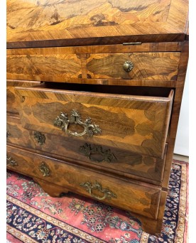 Le village de 58 brocanteurs - Bureau - commode ou commode scriban époque Louis XV en marquéterie