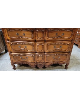 Le village de 58 brocanteurs - Commode arbalète style louis XV estampillée en merisier