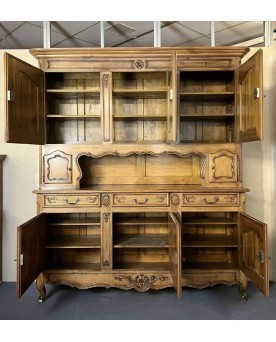 Le village de 58 brocanteurs - Très important buffet de style Louis XV en merisier