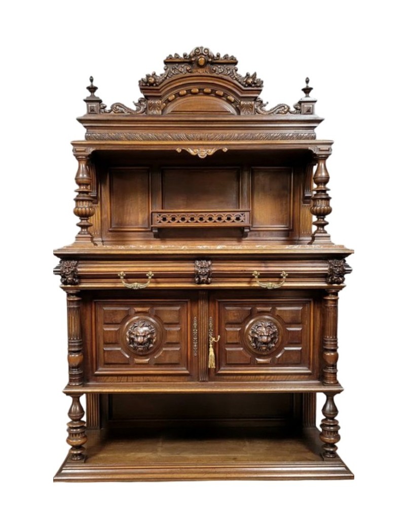 Le village de 58 brocanteurs -  buffet style Renaissance en noyer sculpté