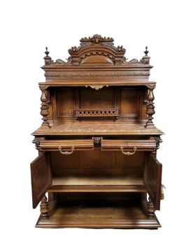 Le village de 58 brocanteurs -  buffet style Renaissance en noyer sculpté